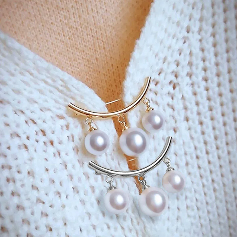 Fashion Pearls Smile Brooches For Women Fixed Strap Charm Safe Lapel Pin Sweater Clothing Clip Badge Buckle Neckline Jewelry