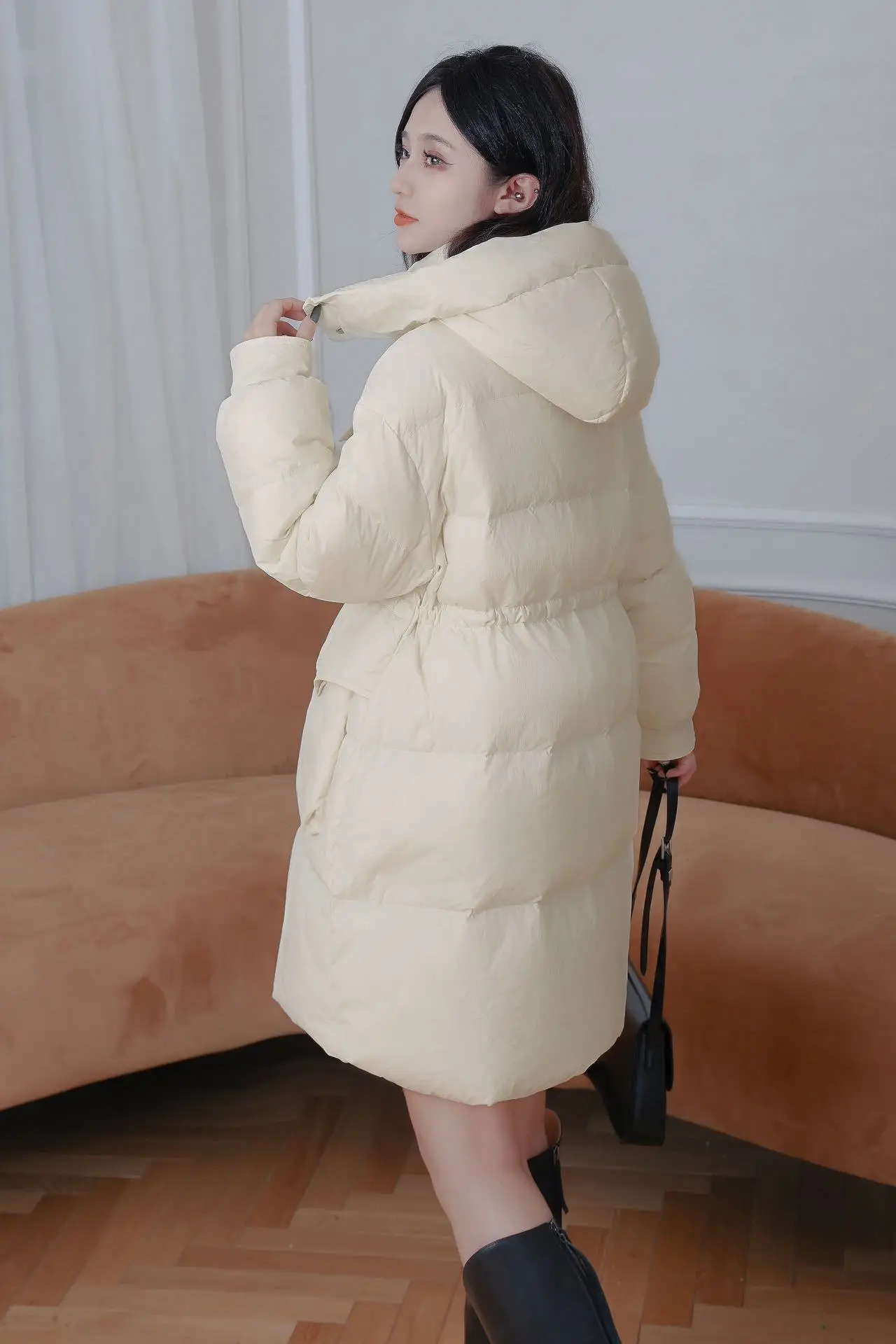 سترة نسائية شتوية لعام 2025 بغطاء للرأس سترة باركاس بغطاء للرأس من Goose Down