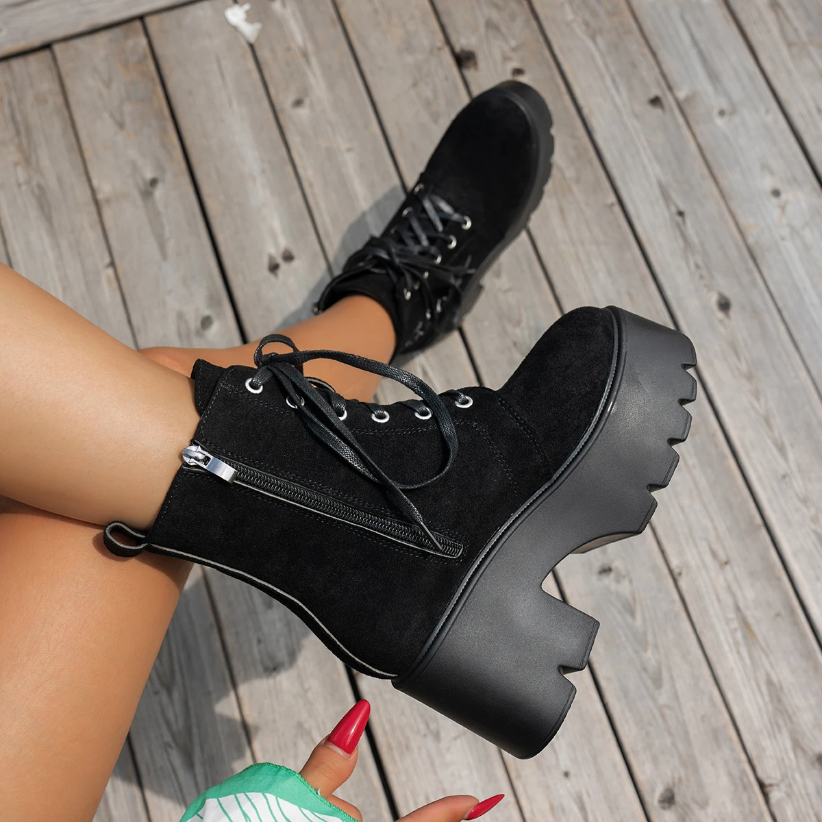 

Women Boots Lace Up High Quality Comfortable Boots Women Chunky Punk Leather Women Gothic Shoes Fashion Flower Platform Boots