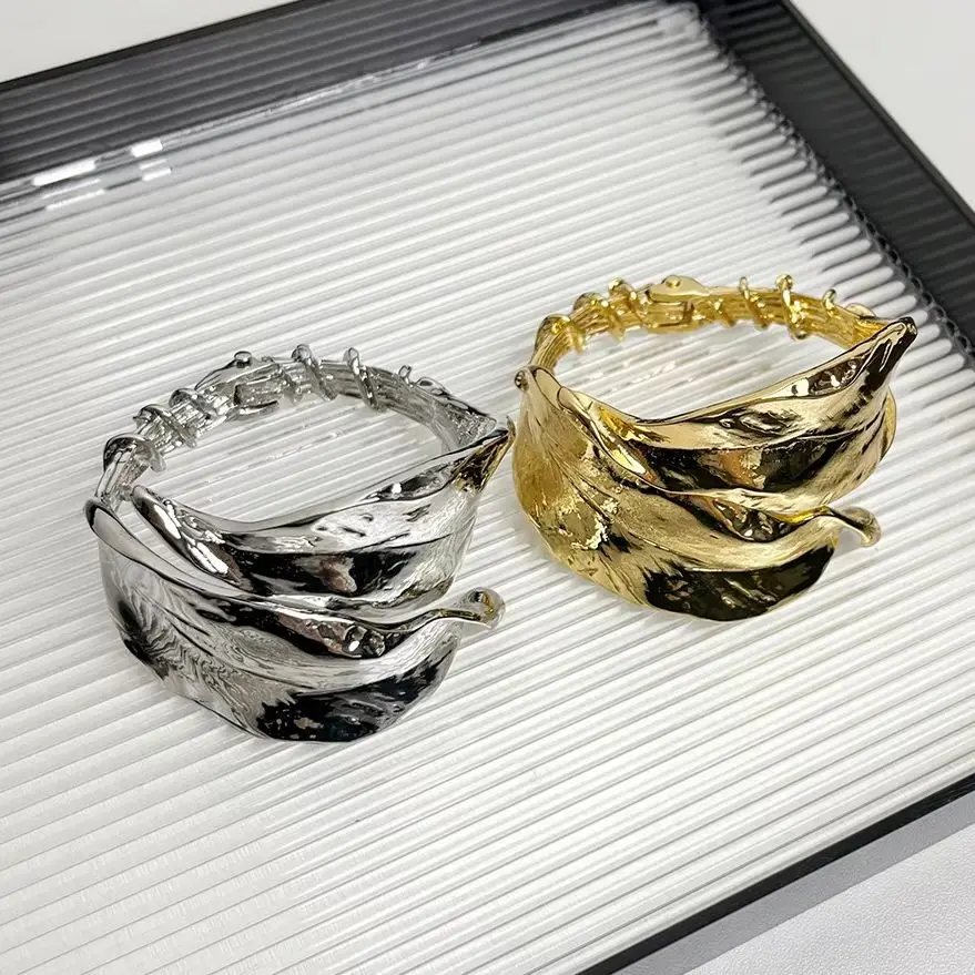 Zaa-誇張されたレトロなメタルリーフオープニングブレスレット