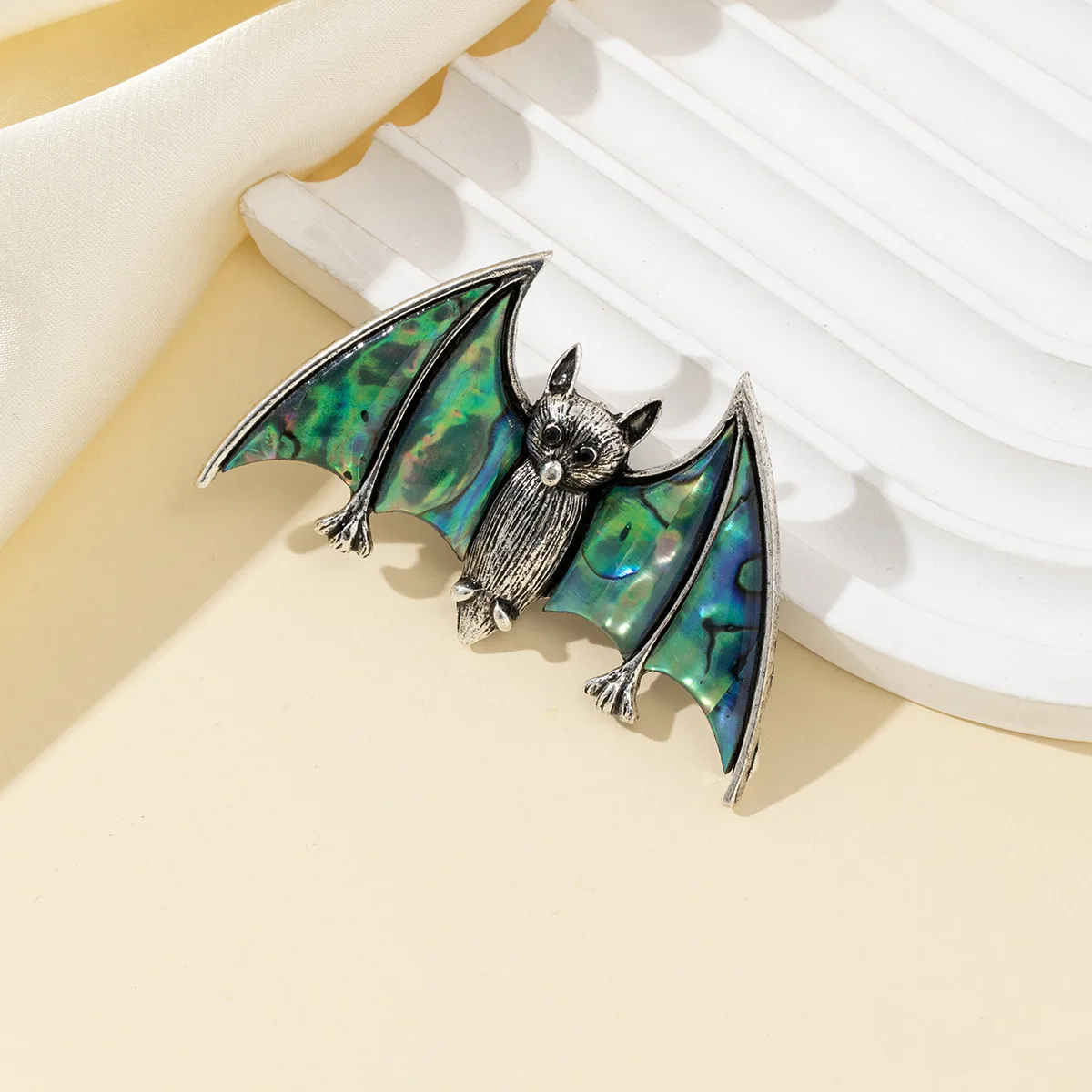 2pcs Popular animals in Europe and America High-end shell bat pendant, dual-purpose Simple Abalone Shell