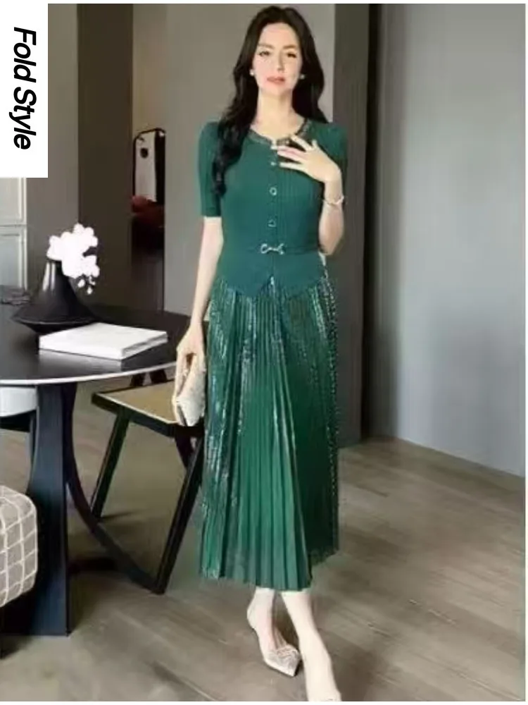 2026 Retro Bronzing Pleated Dress V-neck Printed Short Sleeve Summer New Temperament Fashion Fake Two-piece Long Dress