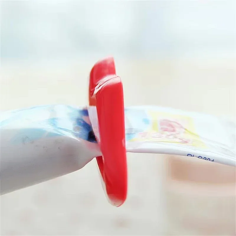 Tube de dentifrice Style lèvres presse-agrumes distributeur pince à dentifrice extrudeuse de dentifrice polyvalente pour salle de bain accessoires créatifs