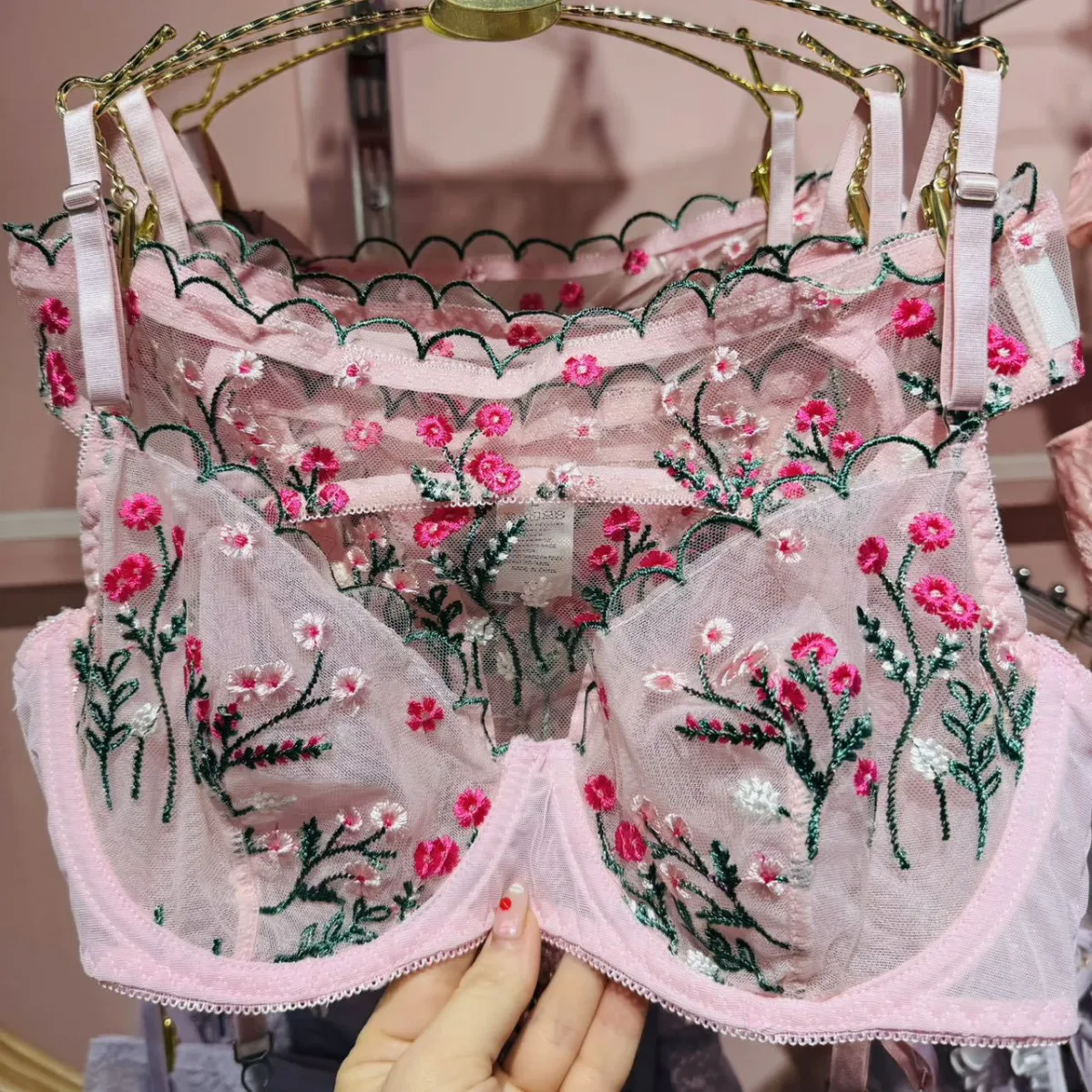 Ultra-thin embroidered flower bra set women large size pink underwear sexy erotic lingerie garter three-piece bra set