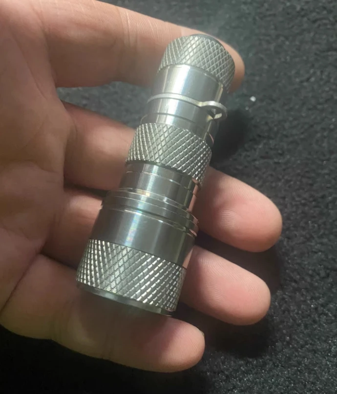 

Used EDC Titanium Alloy Flashlight Decompression toys