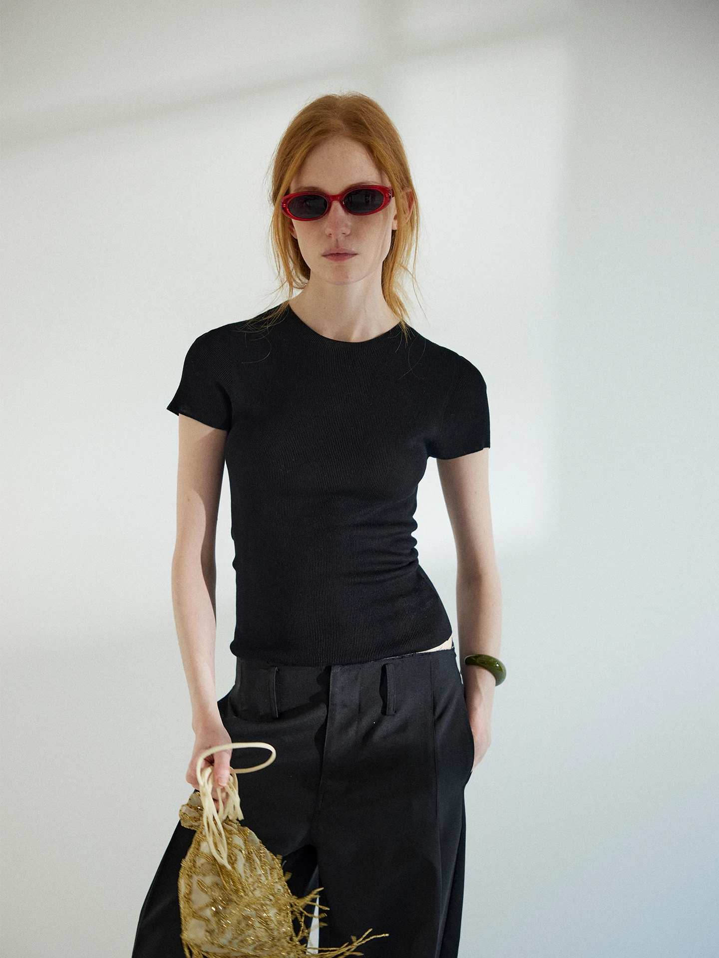 

Шелковая бесшовная трикотажная футболка Moofeel с короткими рукавами, женский модный универсальный топ с круглым вырезом, удобный, дышащий