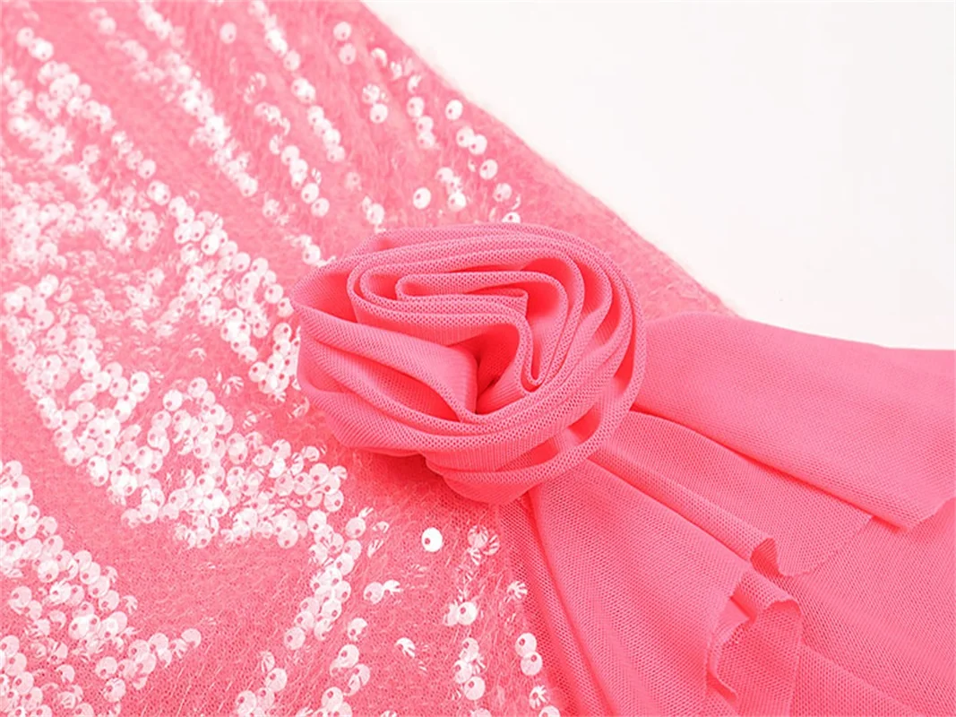 Glinsterende roze hoog-laag strandjurk voor dames met vloeiende sjerp, halterhals, split met ruches - Elegante zonsondergang maxi-jurk voor feestjes