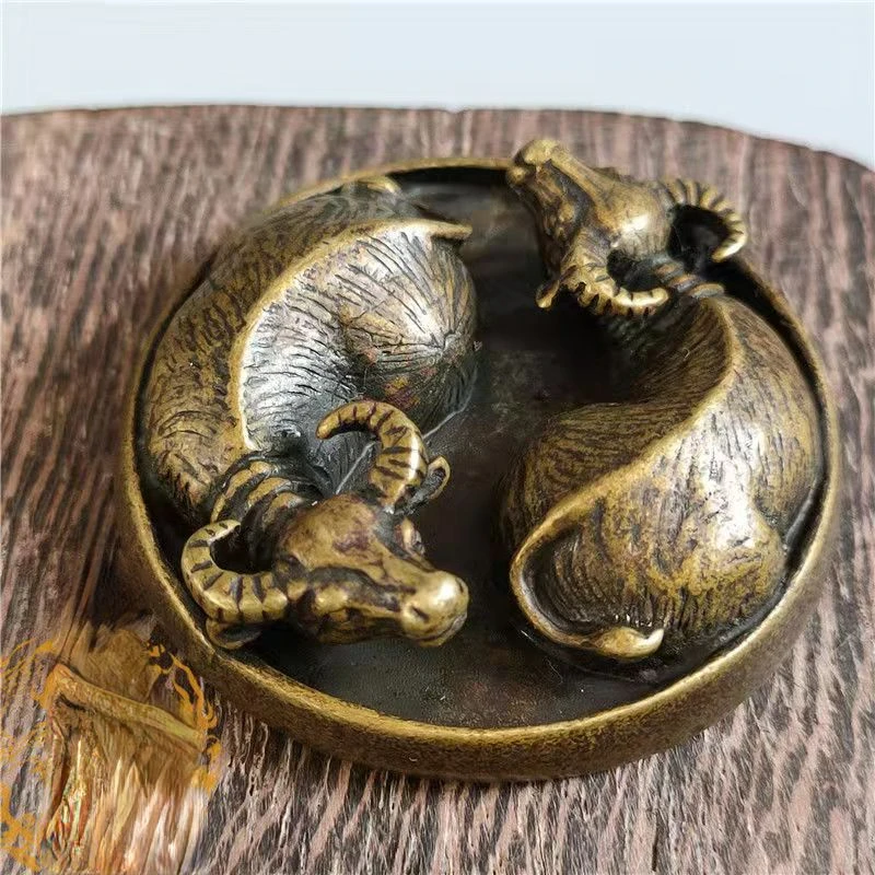 Latón Taiji Baguatu Niu Zhuan Qiankun adorno de cobre bronce antiguo