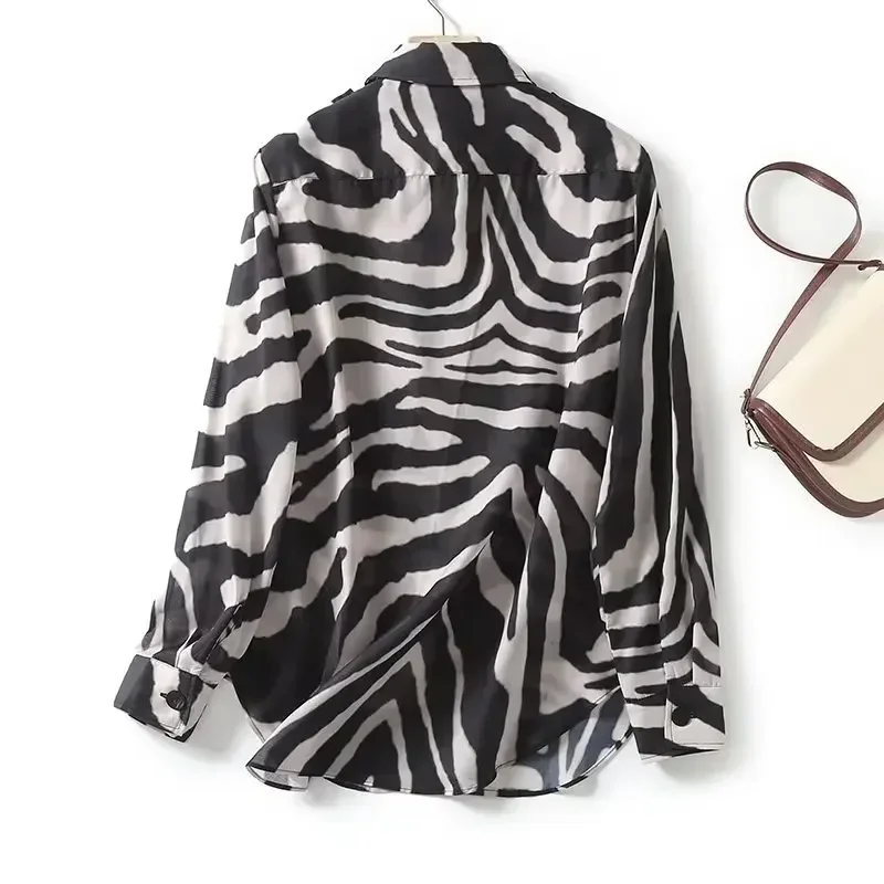 Women's 2023 Fashion New Soft Casual Printed Zebra Pattern Blouses Retro Long-sleeved Button Blouses Chic Tops.