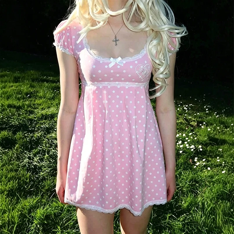 Image of 2026 Neue Sommermode Süßer Mädchen-Stil Lässiges Kleid mit Wellenpunkt-Print und Spitzenbesatz, tiefem Ausschnitt für Damen