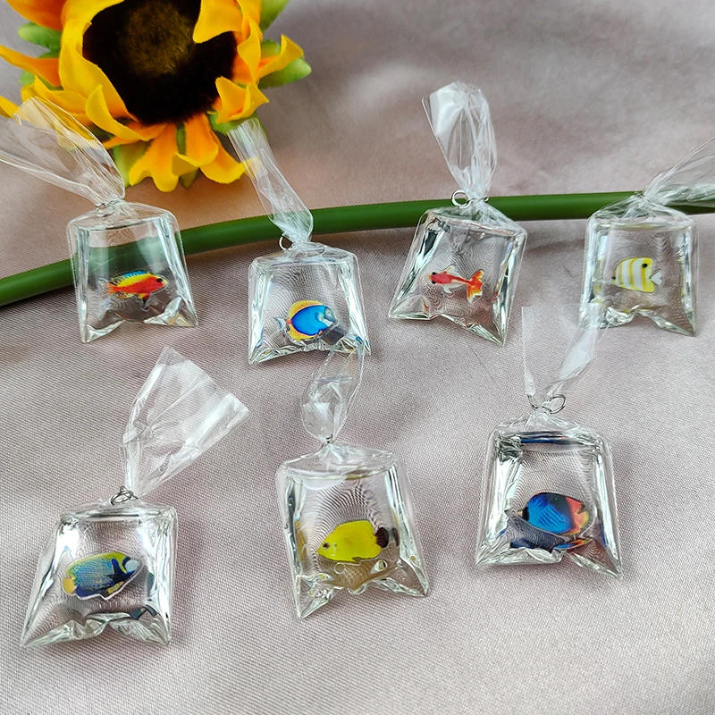 Dijes de resina para bolsa de peces de Coral, 10 piezas, Océano transparente, pequeño pez en agua, joyería colgante, joyería hecha a mano, Material DIY