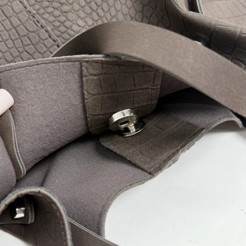 Elegante Krokodil-Prägung Leder-Handtasche für Damen Luxus-Designer Große Kapazität Schultertasche Breitflügel-Handtasche – Detail 8