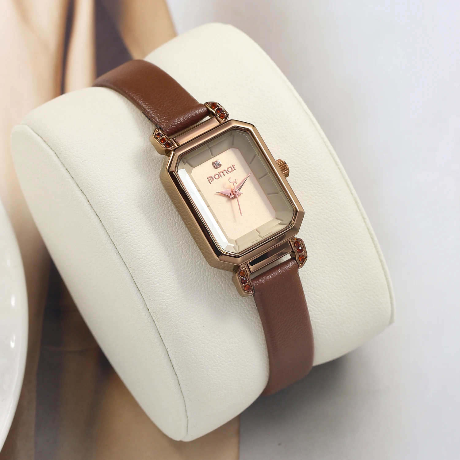 2025 مجموعة الماس النسائية الجديدة ساعة كوارتز جلدية أصلية ريترو مقاوم للماء ضوء الأعمال الفاخرة ساعة نسائية ، هدية عيد ميلاد
