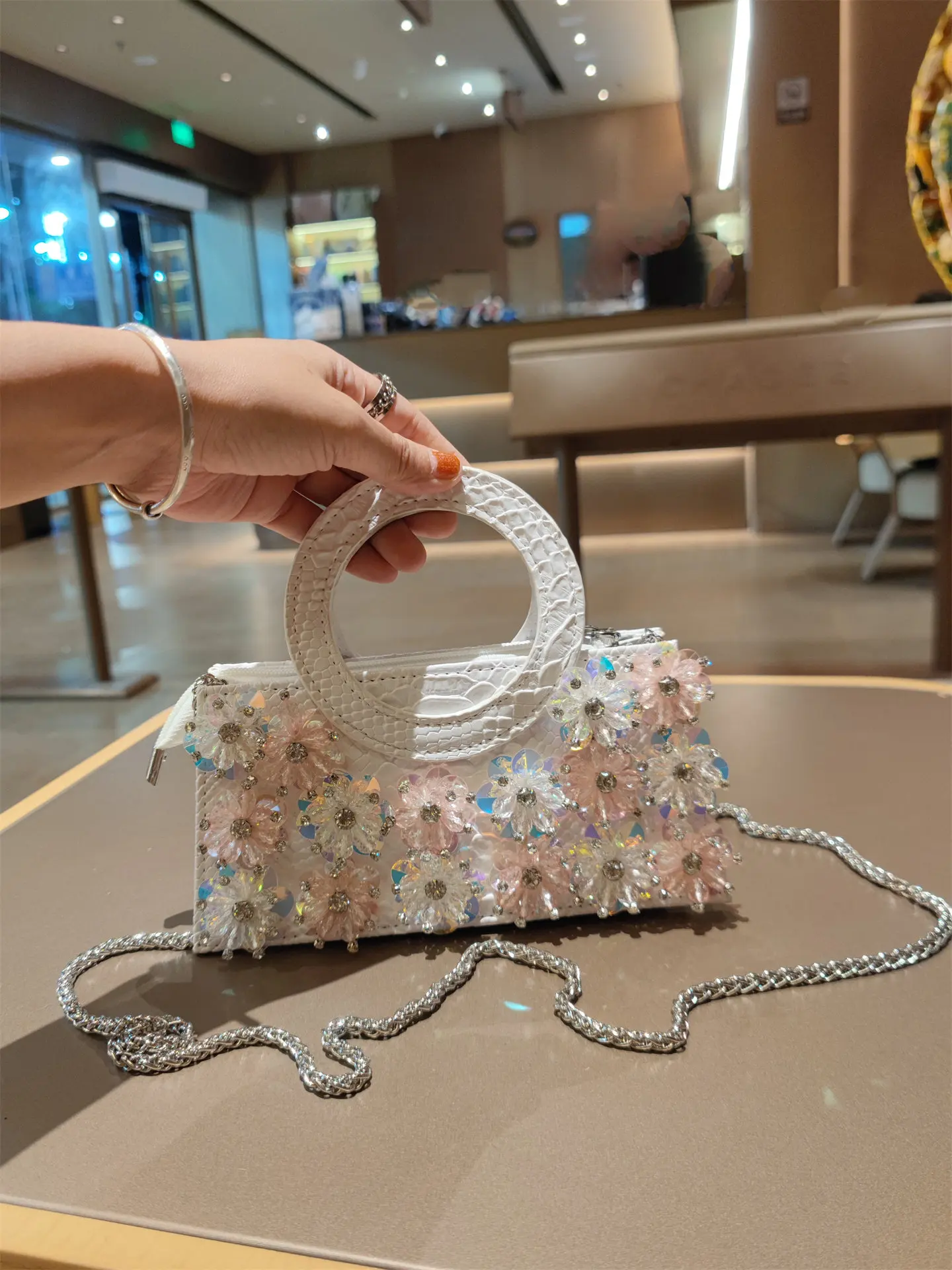 2026 Hot Sale Silver Mesh Beaded Clutch Bag Women 3D Flower Crystal Decor Round Ring Handle Evening Wedding Party Handbag