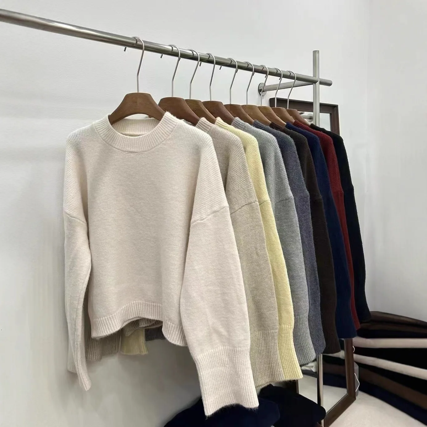 

Новинка: Утепленный вязаный свитер свободного кроя с длинными рукавами и круглым вырезом, однотонный, простой дизайн, большие размеры, уютная короткая кофта