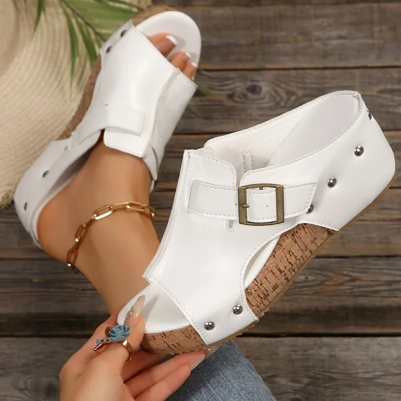 Sandalias de cuña de corcho para mujer, talla grande, con punta abierta, con tachuelas, de cuero PU, para verano, playa, informales, cómodas, a la moda, zapatillas para mujer