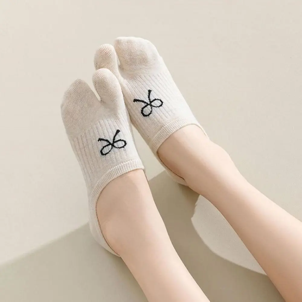 

3Pairs Cute Short Tube Two Toe Boat Socks Invisible Anti Slip Sweet Bow Socks Hosiery Breathable Split Toe Ankle Socks Women