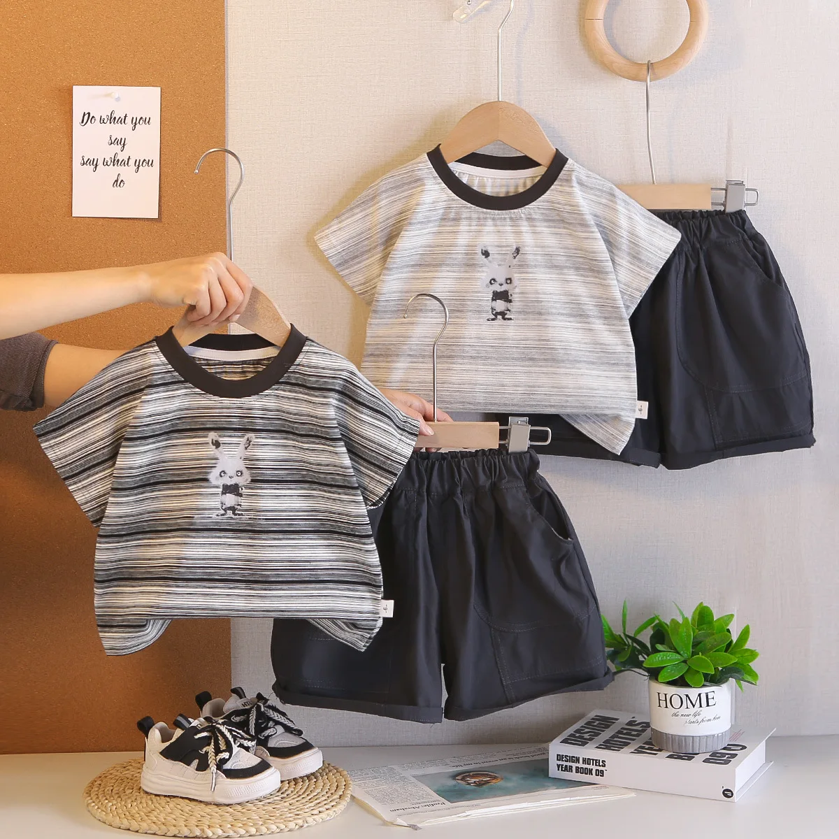 

Summer Baby Boys' 2Pcs Outfit Set Striped Bunny Print Short Sleeve Tees & Shorts Casual Cotton Clothing for Toddlers Daily Wear