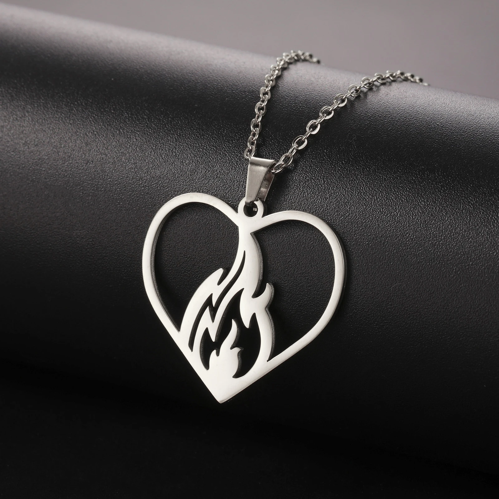 Fire Heart Pendant Necklace Women\'s Stainless Steel Heart Necklace Flame Love Necklace Couple Birthday Gift