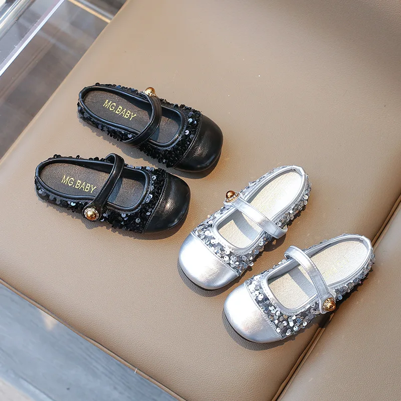 

Korean version casual versatile sequin children's sandals soft soled girls' slippers with toe caps 2024 children's sandals