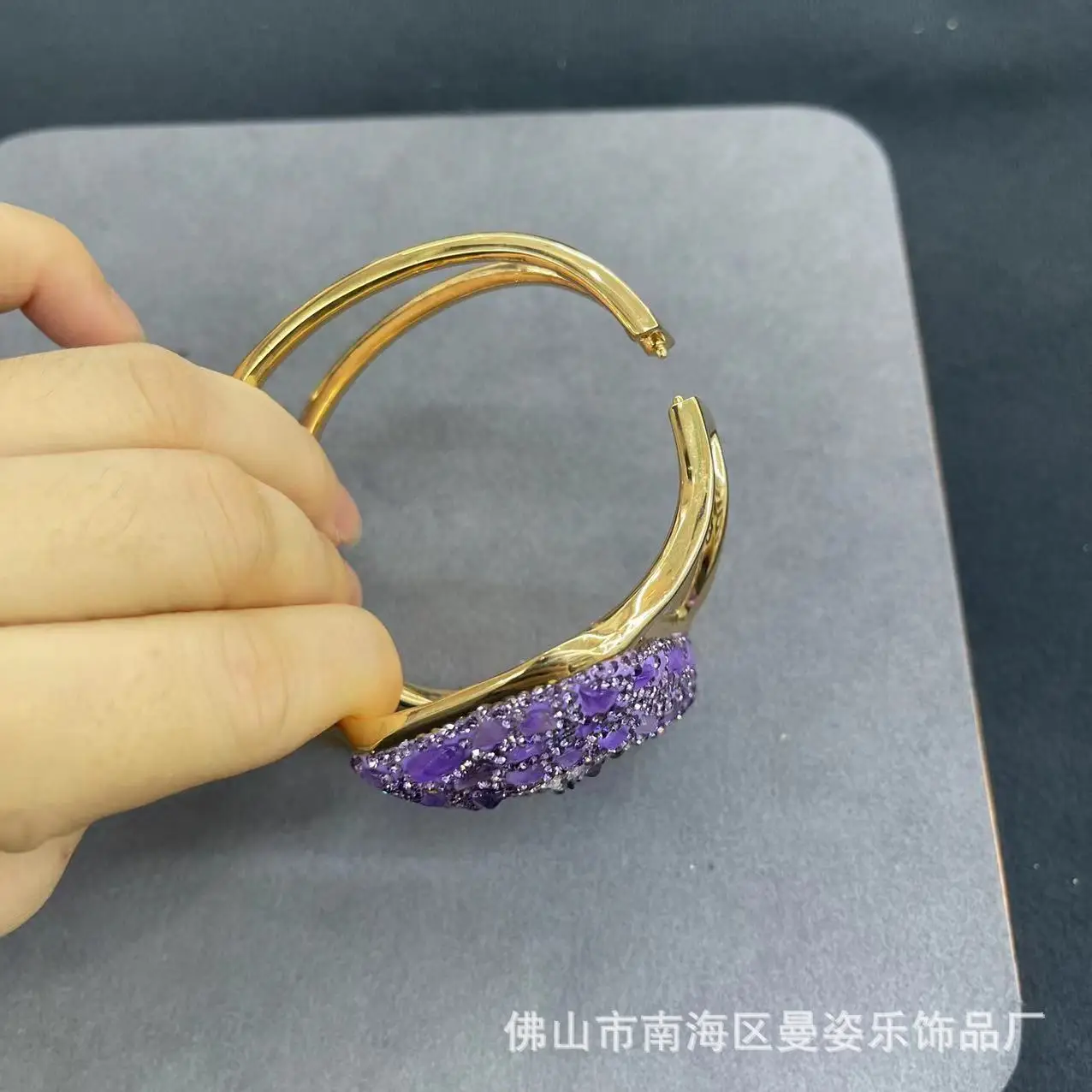 Natural Uruguayan amethyst inlaid with purple gravel color retention large bracelet personalized fashion medieval natural stone
