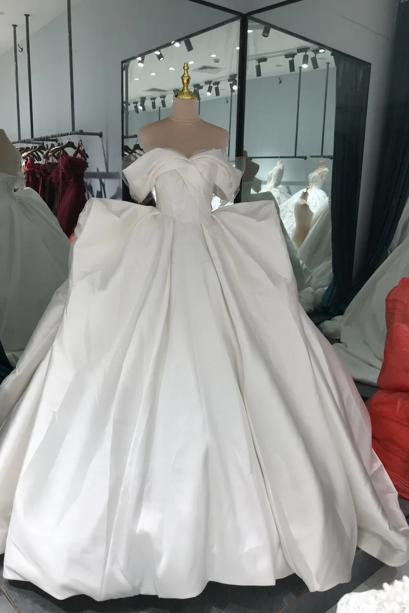 

Kisswhite Bridal LTT Collection Индивидуальное атласное свадебное платье с открытыми плечами и кристаллами Свадебные платья