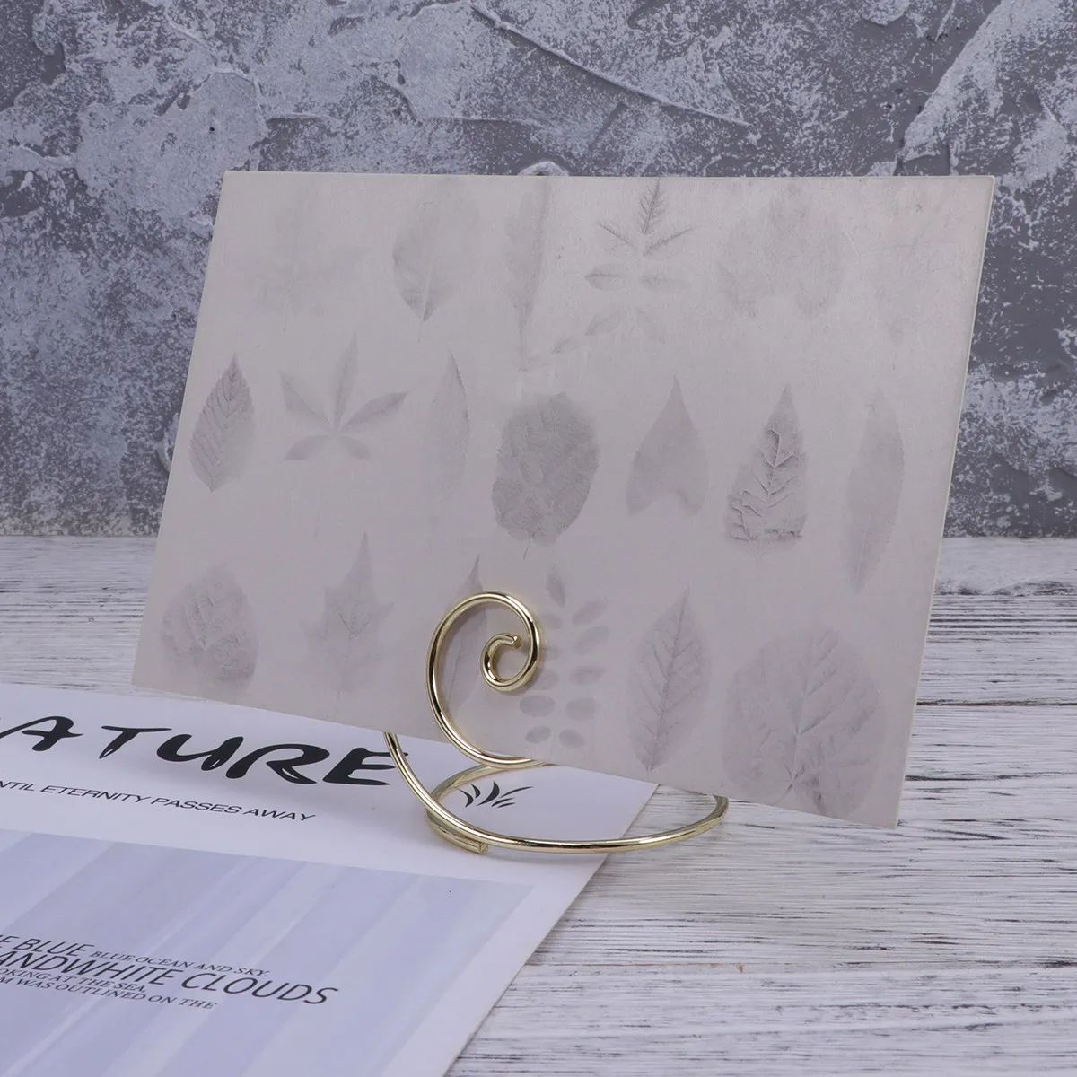 12Pcs Gold Round Metal Clip Holder for Photos Notes Memos Cards Compact Desktop Organizer Ideal for Small Spaces Office Home