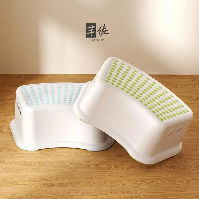 banquinho-infantil-antiderrapante-reforcado-para-banheiro-apoio-de-pes-para-bebe-cadeira-plastica-antiderrapante-com-design-simples