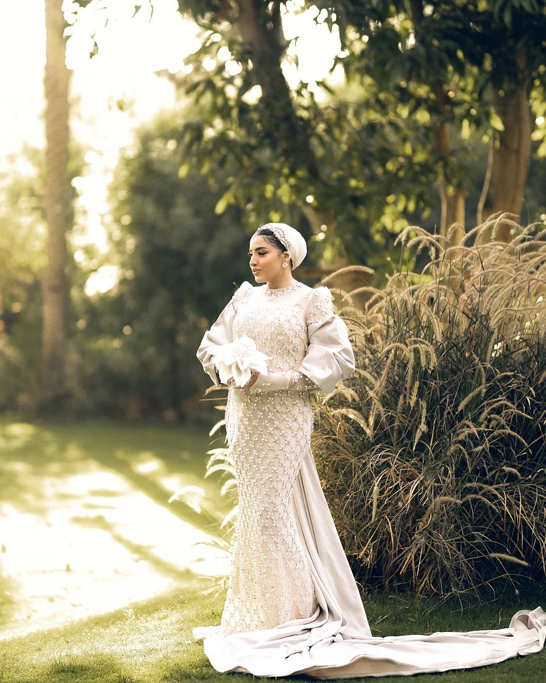 Customized Luxurious Muslim Wedding Dress with Cape Train Crystal Embroidery Bridal Gown Illusion Mermaid Gelinlik