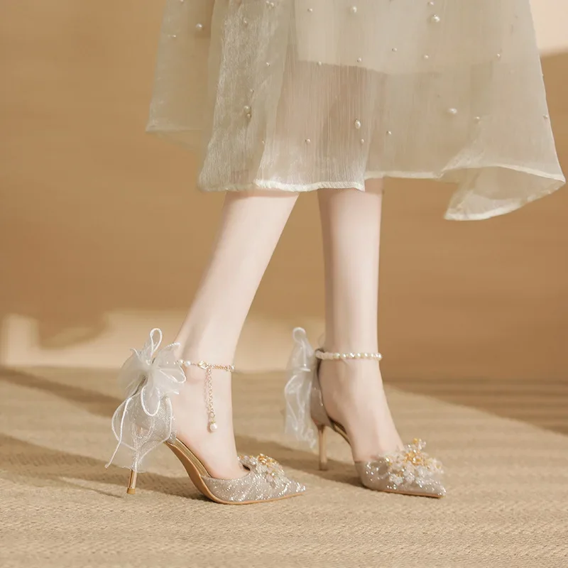 

Размер 31–43, весна 2023, новые серебряные свадебные туфли, свадебные туфли на высоком каблуке, женские туфли с острым носком и бантом с блестками