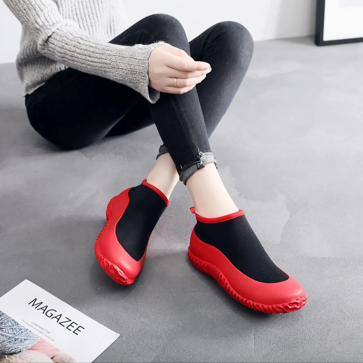 

Women's water shoes, low-top rain shoes, fashionable short-calf rain boots, shallow-mouthed waterproof shoes, rubber overshoes.