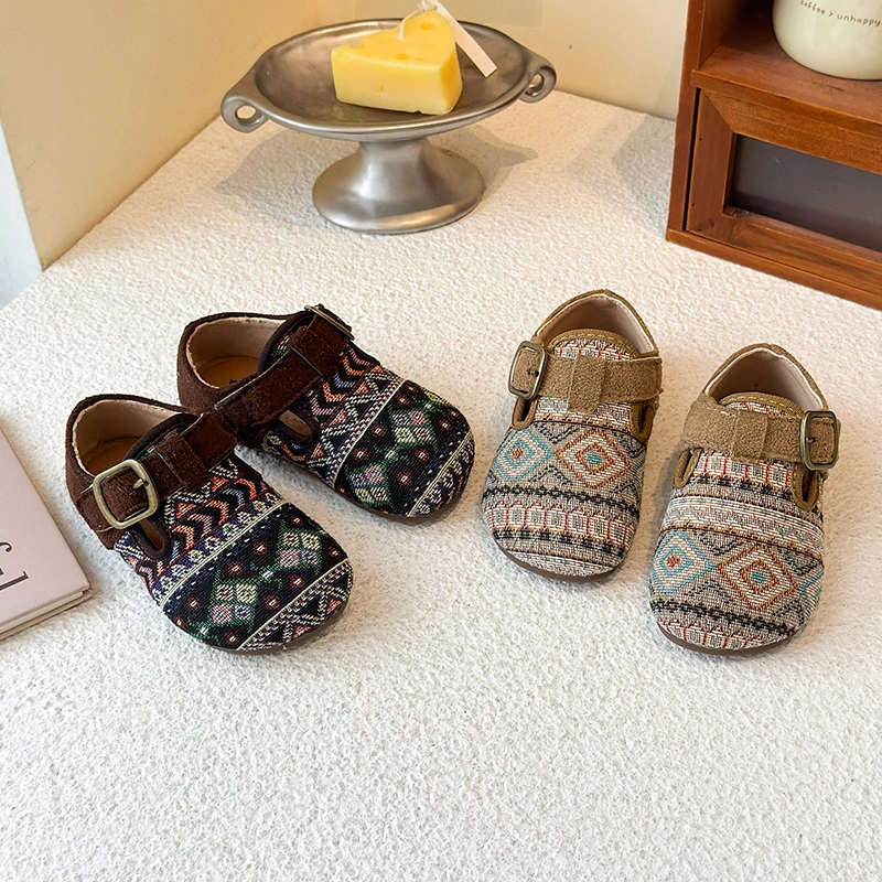 

Новинка осени 202, детская кожаная обувь в этническом стиле, туфли на плоской подошве для девочек с круглым носком, детские туфли MaryJanes с мягкой подошвой, нескользящие, милые в стиле ретро