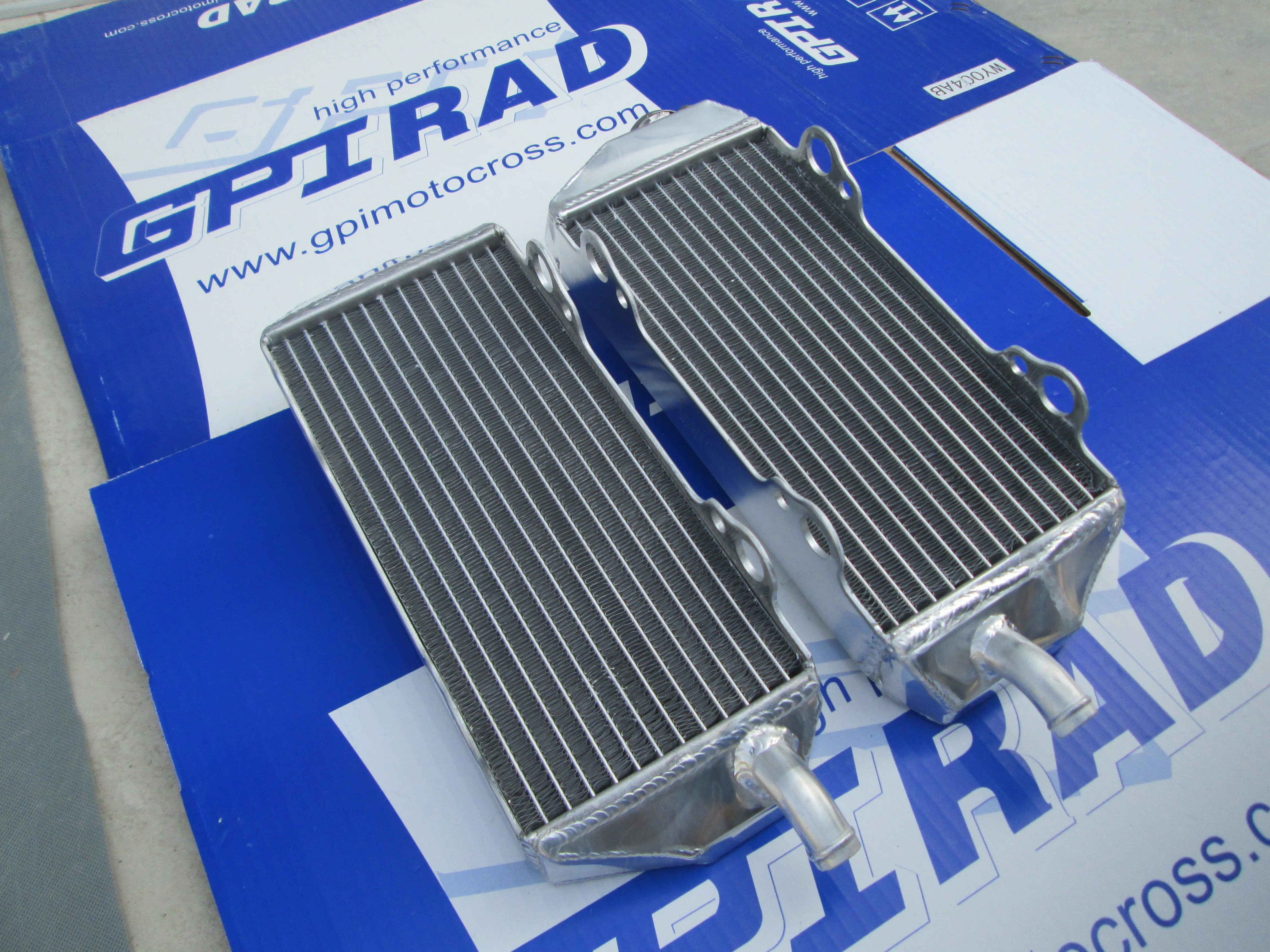 

Aluminum Radiator For 1999 2000 2001 2002 2003 2004 2005 2006 1999-2006 GAS GAS EC/MC/SM 200/250/300