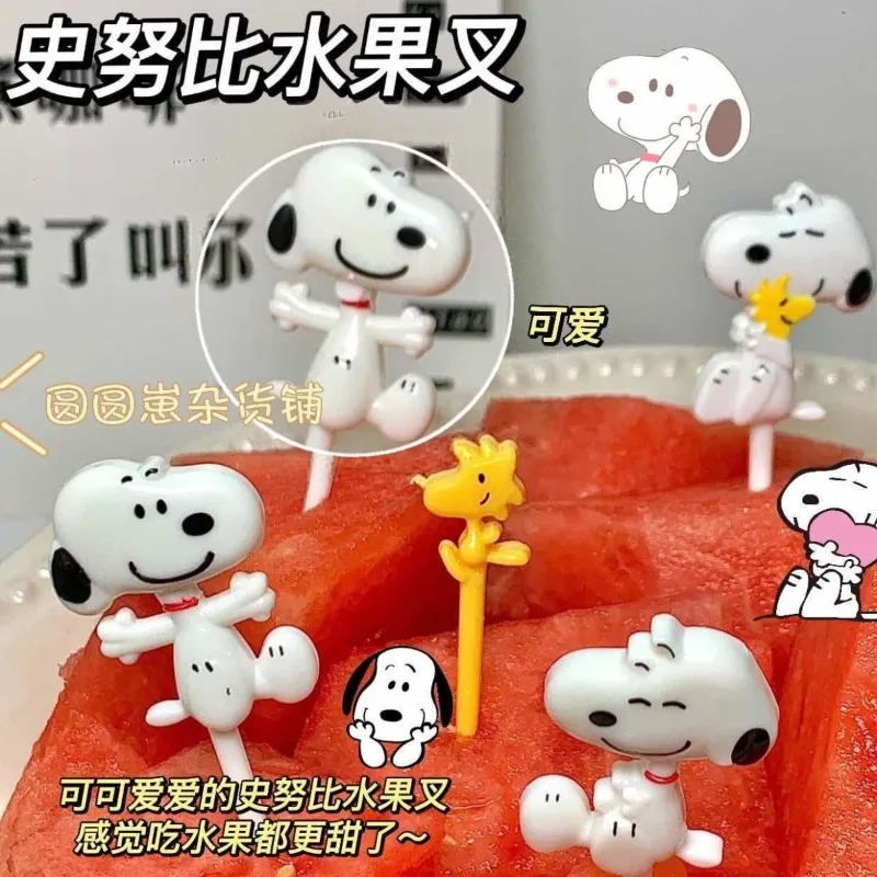 Cartoon three-dimensional pattern Snoopy new creative fashionable portable high-looking cute bento fruit fork for boys and girls