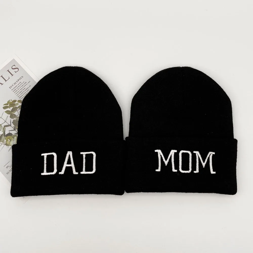 Minimal Parent Matching MOM DAD Beanie Hat Cuffed Style Stretchable Knit Beanie Hat Soft Letter Embroidery Beanie Couple Gift