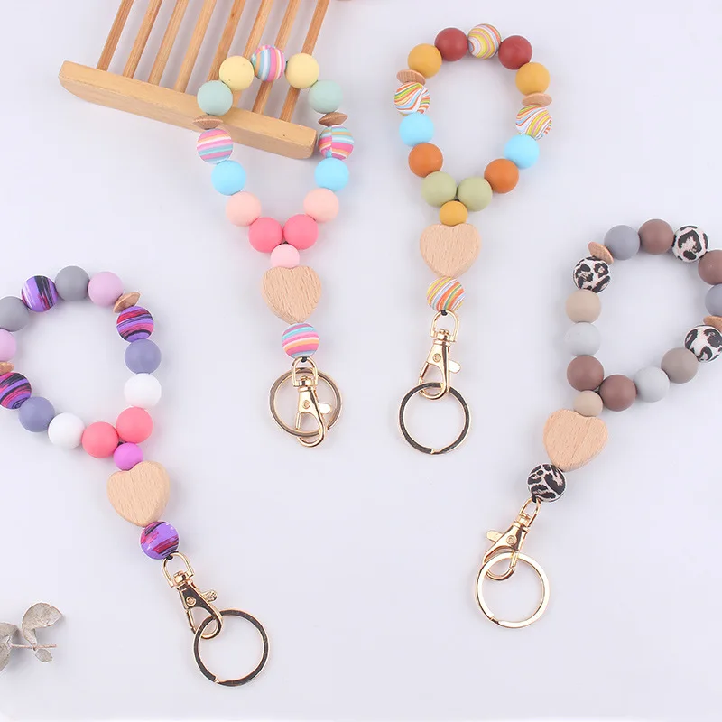 Porte-clés de Poignet en Bois de Silicone avec Nom Personnalisé Pendentif Gravé au Laser, Bracelet en Perles de Cœur en Bois de Hêtre