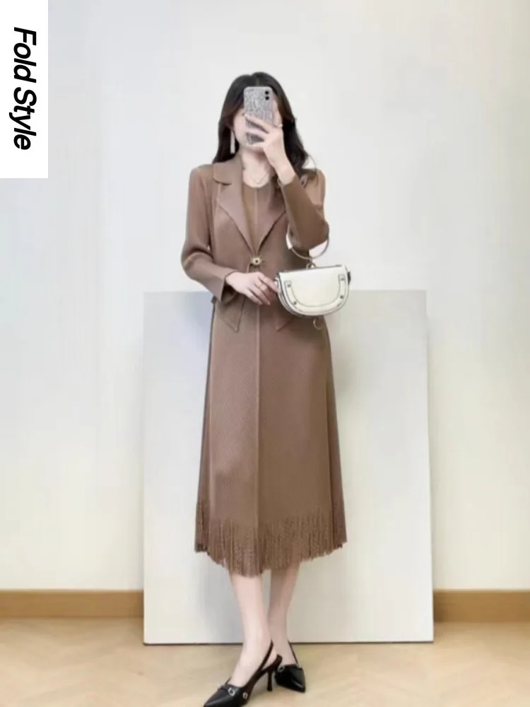 

Новинка осени 202, плиссированный плиссированный костюм Miyake из рыбьей чешуи, женский жилет с бахромой, юбка + костюм, куртка, модный темпераментный комплект из двух предметов