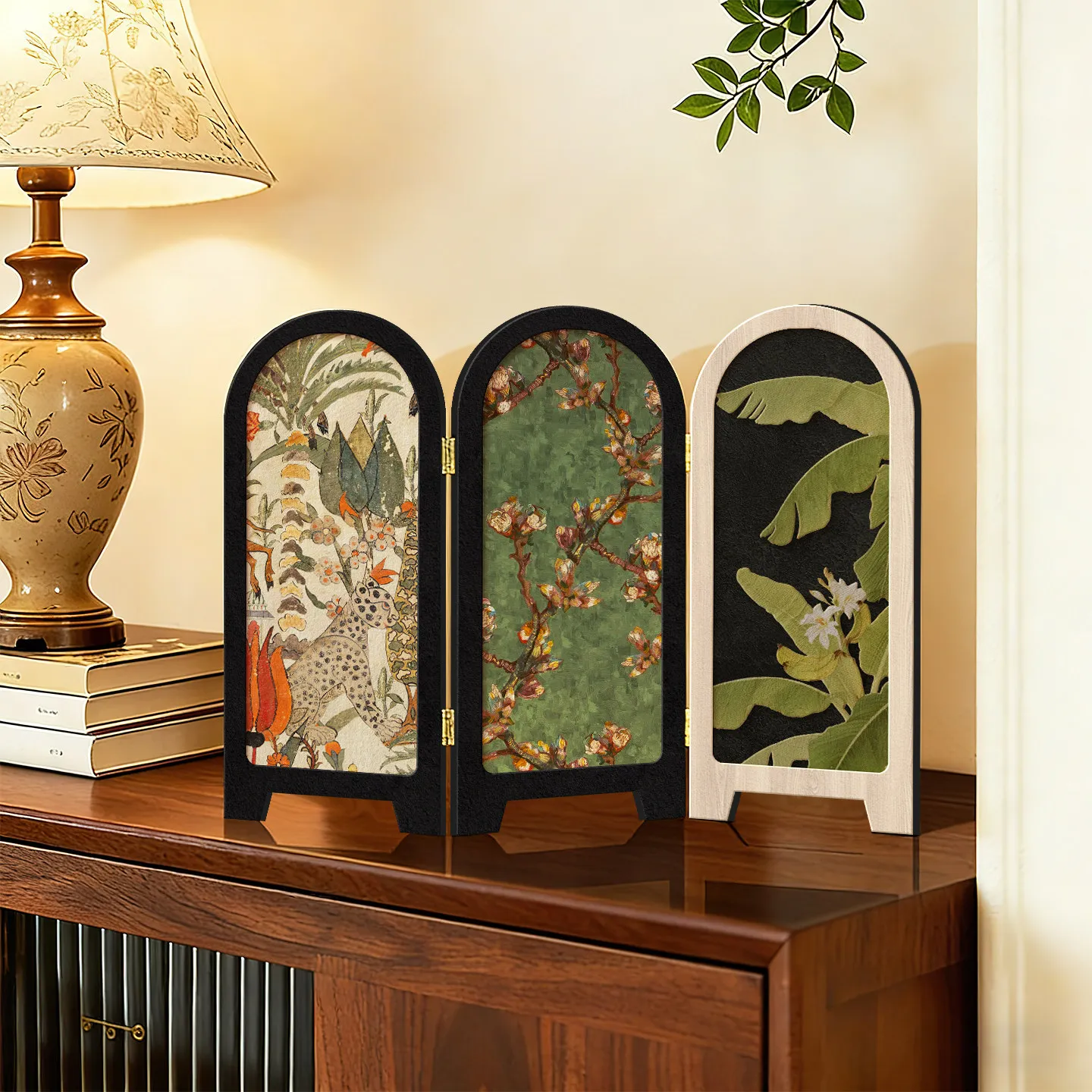 Classical 3-fold landscape screen soft furnishing piece. Retro sideboard for displaying paintings in the living room, tea table