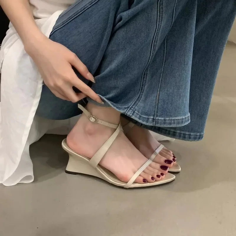 

Summer New Pointed Toe Open Toe Anti-slip Wear-resistant Women's Shoes Straight Strap Pointed Toe Wedge Sandals