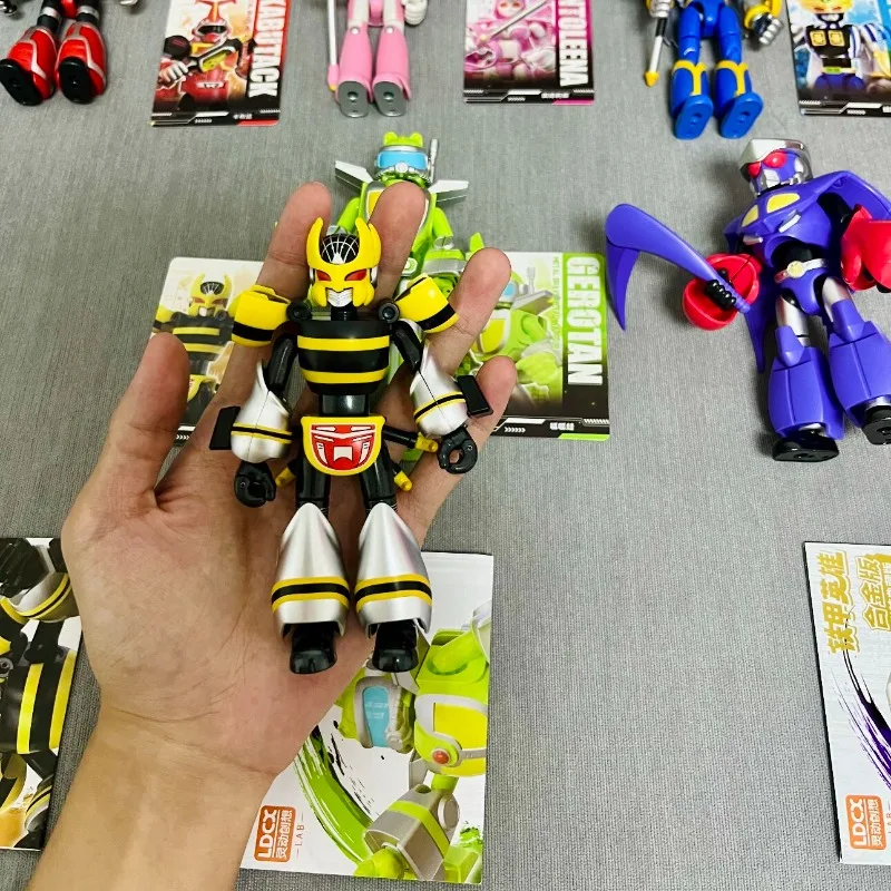 In Stock Giant Kabutack Alloy Model Deformable Assembled Action Figure Collectible Display Ornament For Adult Desktop Decoration view 5