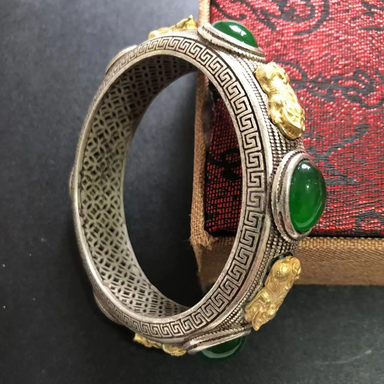 Chinese Ethnic Retro Two-tone Silver Bangle Inlaid Green Jade Hollow Buddha Carving Women Wrist Jewelry Gift