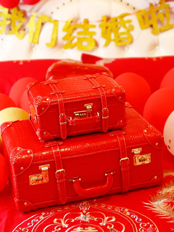 赤いウェディングトランク、ブライダルスーツケース、ハンドル付きロック式荷物入れ、中国風、綿の裏地、若者向け、無地、pu素材