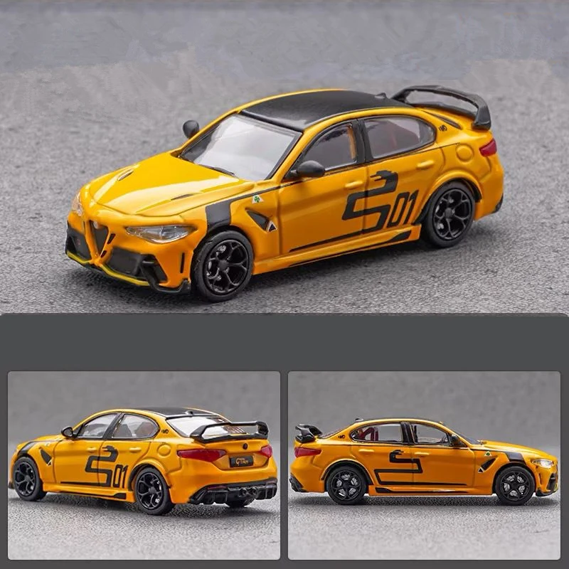 1/64 Alfa Romeo Giulia GTAm Alloy Sports Car Model Diecasts Metal Toy Track Racing Car Vehicles Model High Simulation Kids Gifts