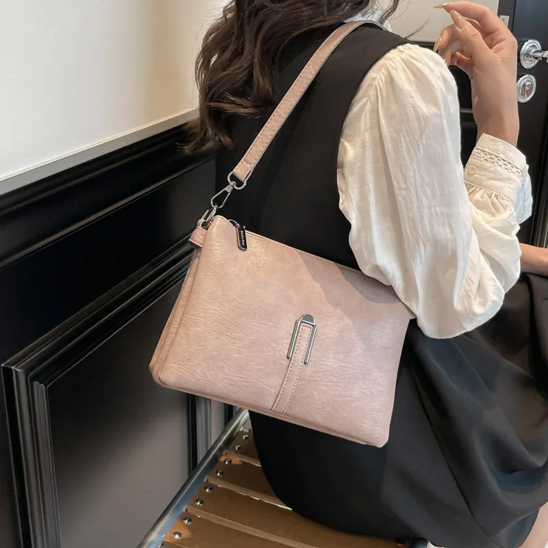 

Soft Leather Large-capacity Multi-layer Middle-aged Atmospheric Shoulder Bag Fashionable and Simple Versatile Messenger Bag