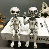2025 Retro Martian Resin Sculpture - Vintage Alien Mini Decor, Space-Themed Garden & Cafe Craft Art, Collectible Cosmic Ornament