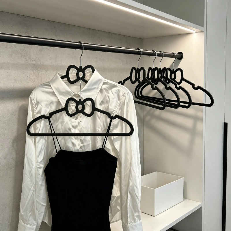 Non-slip Bow Hanger with Heart Design, No-mark Clothes Storage Rack Organizer for Dorm, Durable Holder for Shop Display.