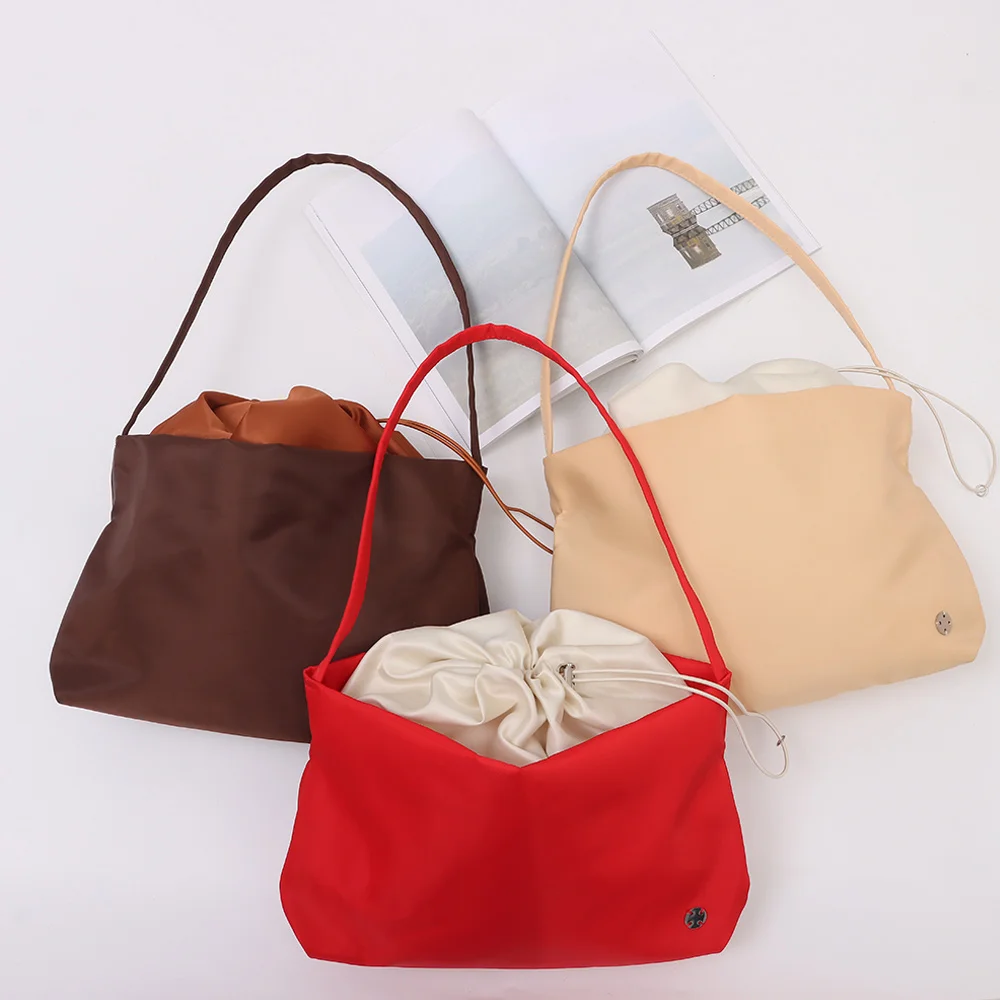 Soft Surface Cloud Shaped Shoulder Bag Nylon Double Strap Crossbody Bags Large Capacity Cloud Shaped Women's Tote Bag image 3