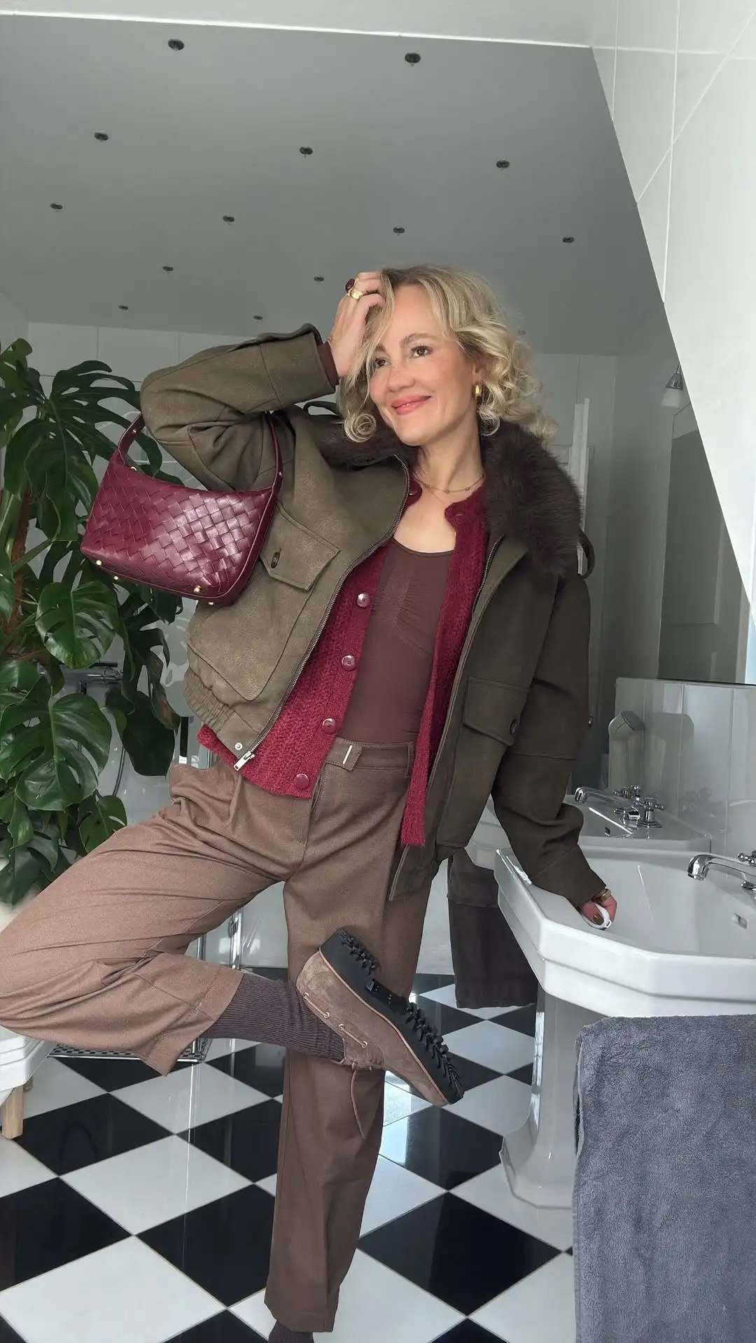 سترة نسائية عادية عتيقة بياقة من الفرو مرقعة مع طية صدر السترة وأكمام طويلة وجيوب وسحاب معطف 2026 ملابس خارجية للسيدات للتنقل اليومي #2