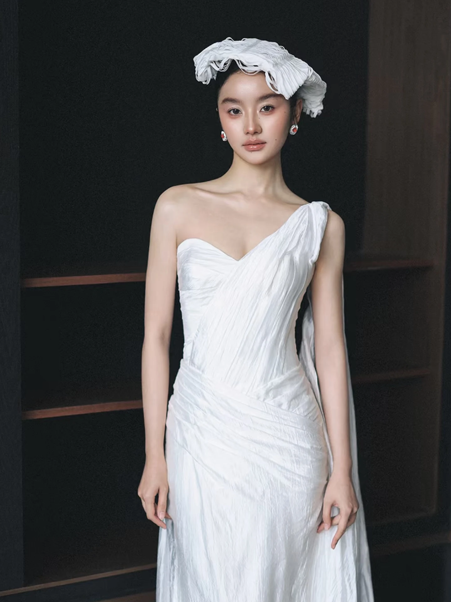 chapeau-de-mariee-fait-main-avec-voile-design-feminin-tendance-pour-seance-photo-de-robe-de-mariee-chapeau-de-lune-certifie