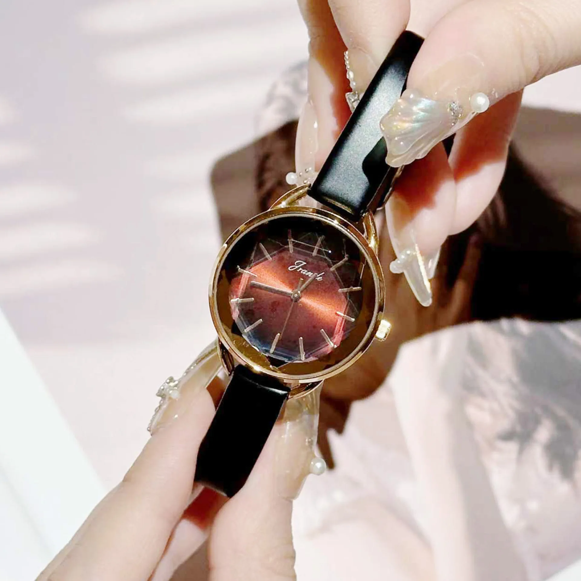 

Новинка 2026: Дизайнерские женские часы для бизнеса и спорта с кожаным ремешком, модные повседневные кварцевые часы для женщин, подарок на день рождения